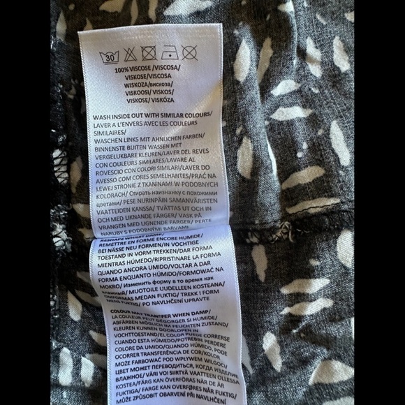 NastyGal Abstract Print High Waisted Drawstring Shorts Black and Ivory Size L - Picture 7 of 7